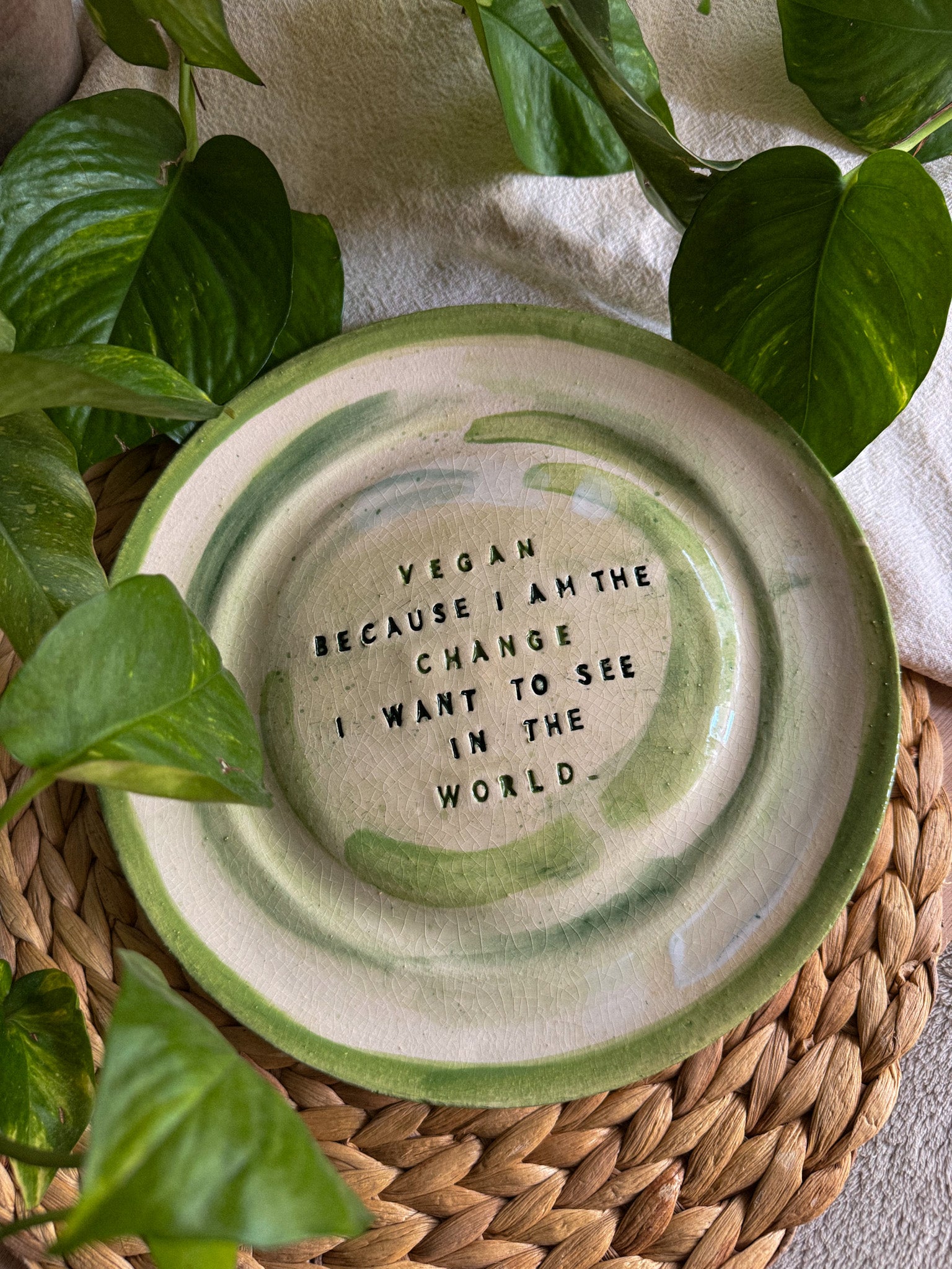 Piatto svuotatasche 'Vegan because I am the change I want to see in the world.'