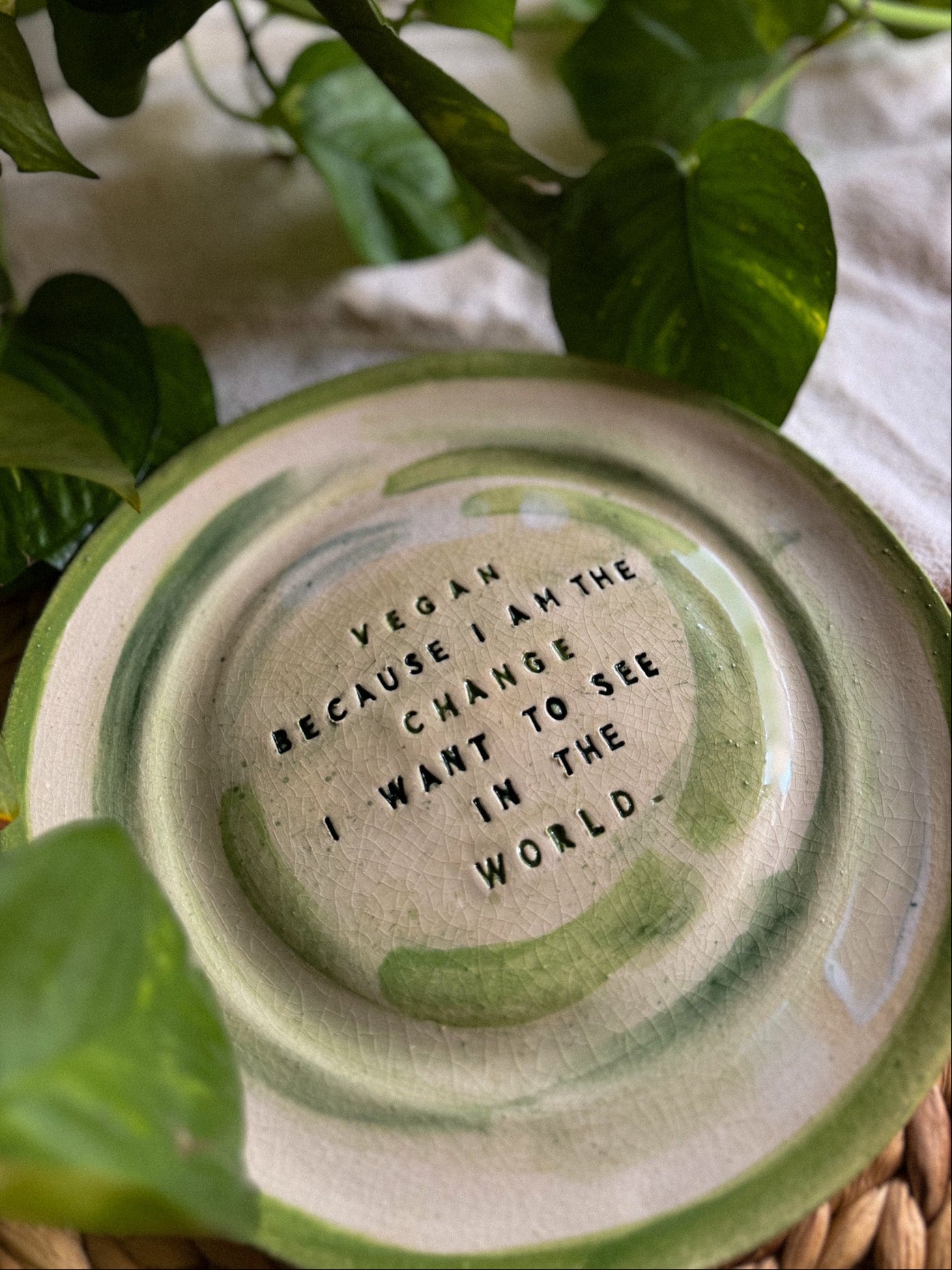 Piatto svuotatasche 'Vegan because I am the change I want to see in the world.'